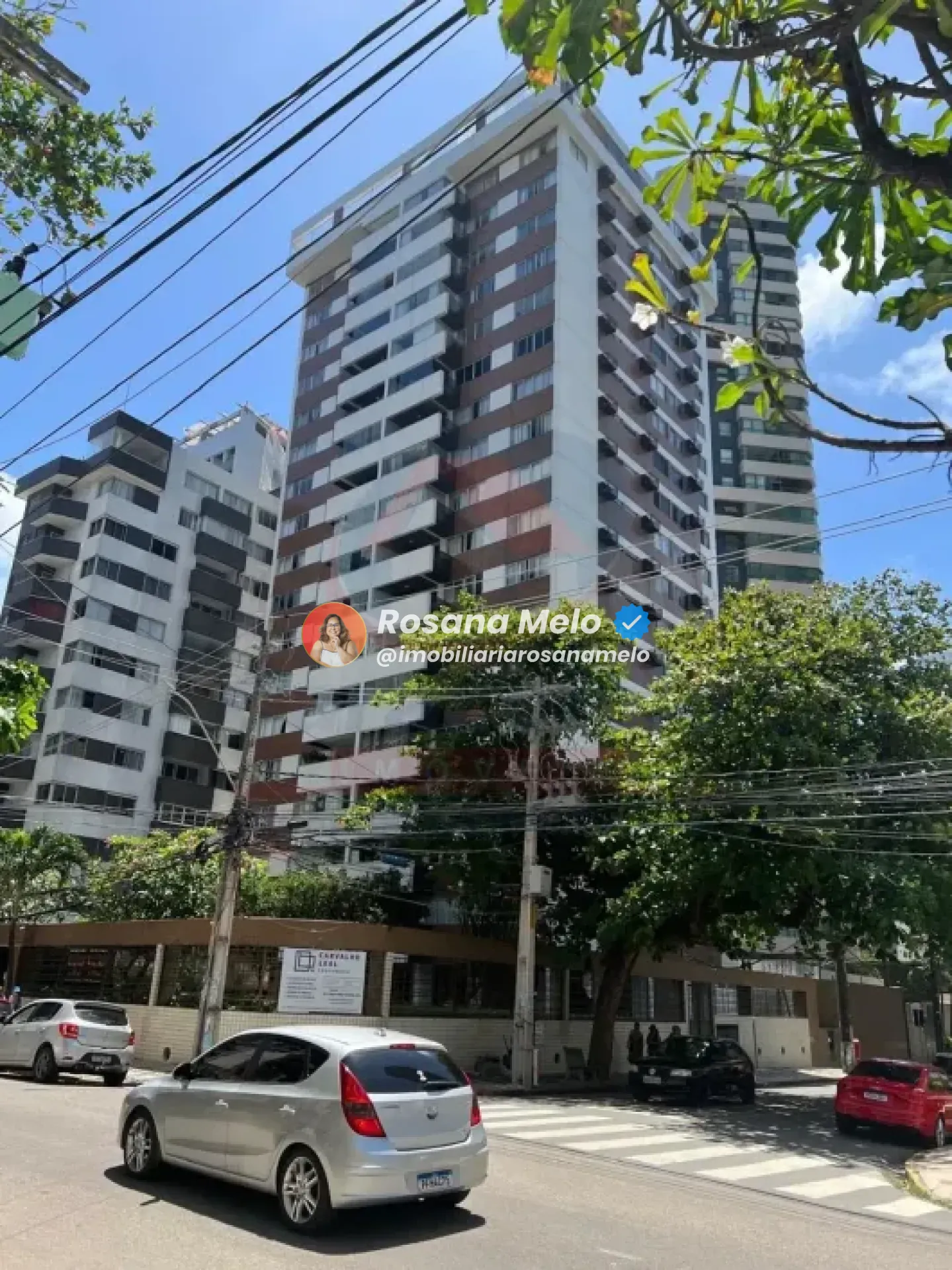 Edf. Rui Barbosa, 230m², andar alto, varanda, 4 quartos (2 suítes), 2 vagas cobertas, lazer completo, Boa Viagem