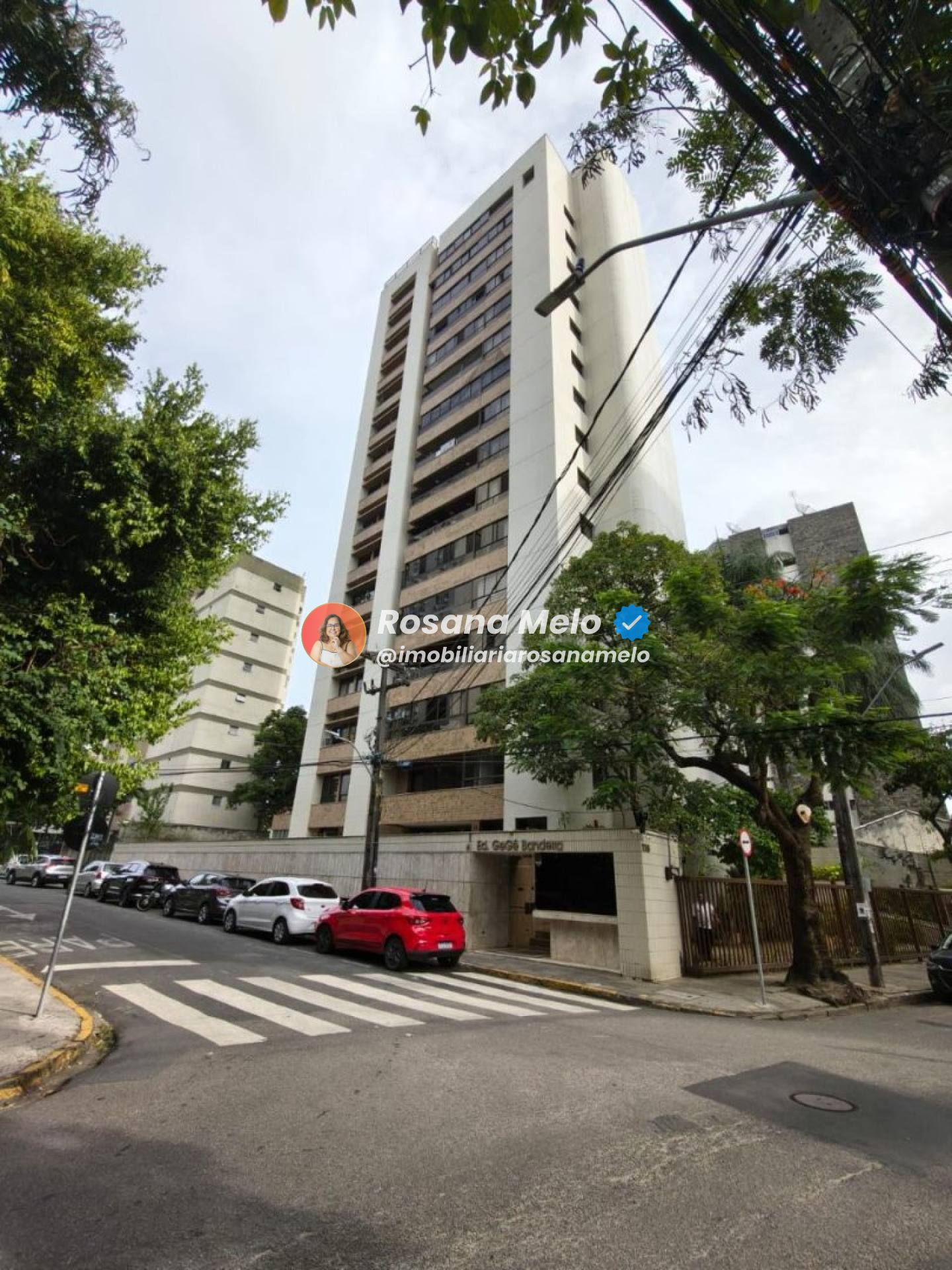 Edf. Gege Bandeira com 219m², 1 por andar, 4 quartos sendo 2 suítes, 2 vagas, Graças