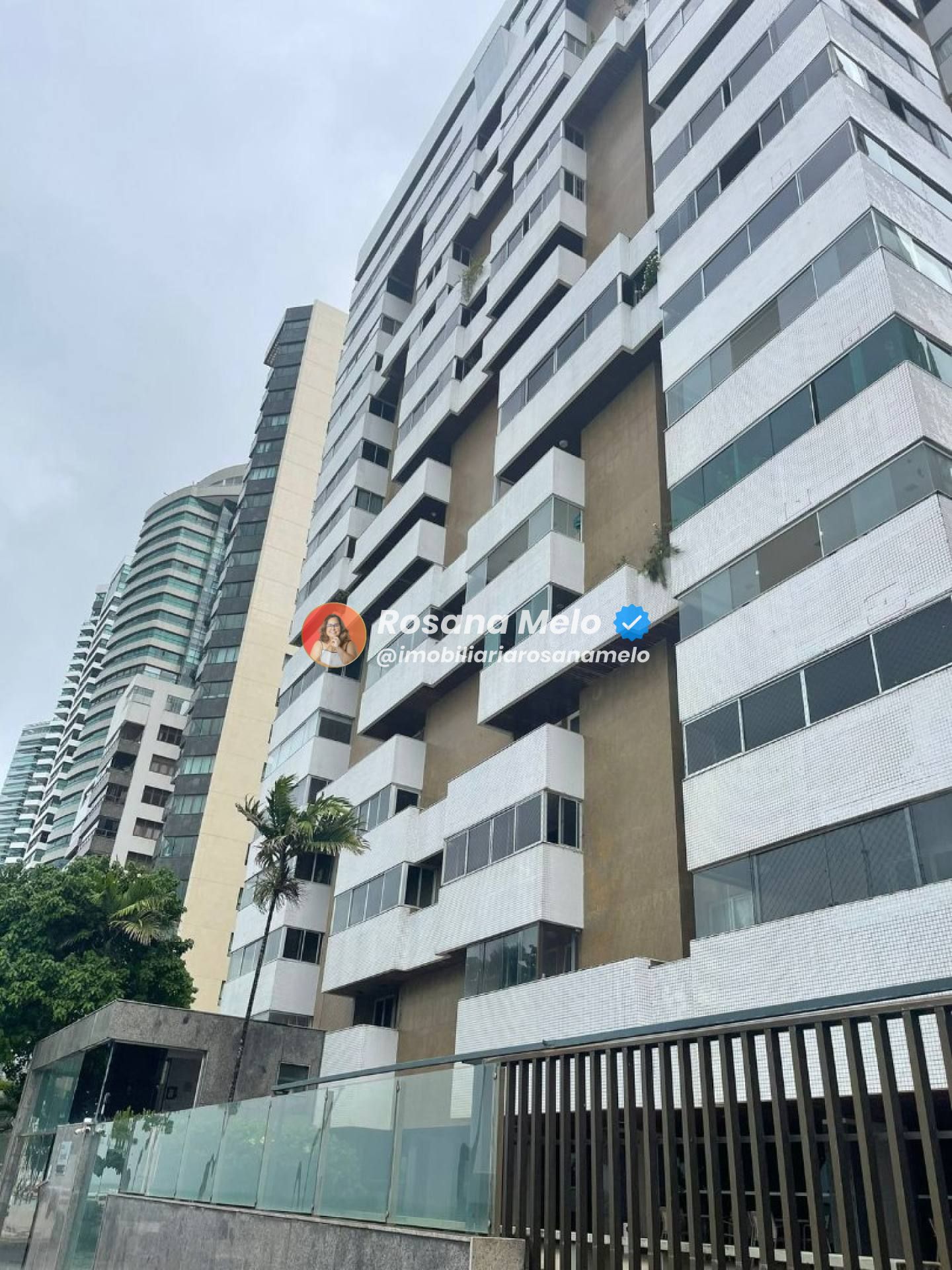 Edf. Segóvia -  163m², 4 quartos com 1 suíte master, 2 vagas, Av. Boa Viagem,