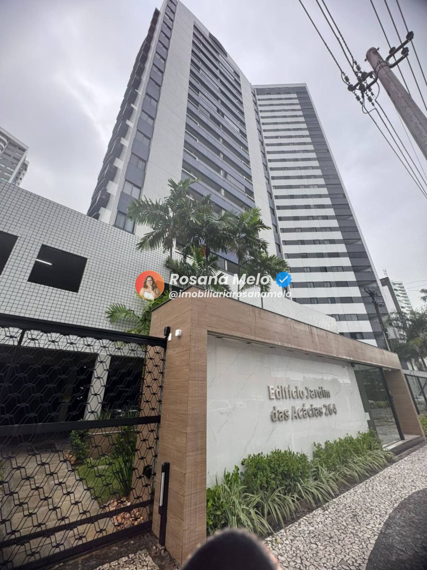 Edf. Jardins das Acácias, 115m², varanda, 3 suítes, 2 vagas cobertas, Boa Viagem.