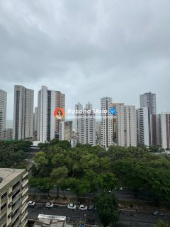 Edf. Manoel Carvalho, apartamento andar alto, nascente, 125m², varanda, 3 quartos (1 suíte master com banheira), 2 vagas cobertas, Boa Viagem
