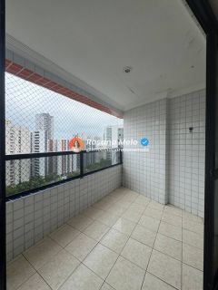Edf. Manoel Carvalho, apartamento andar alto, nascente, 125m², varanda, 3 quartos (1 suíte master com banheira), 2 vagas cobertas, Boa Viagem