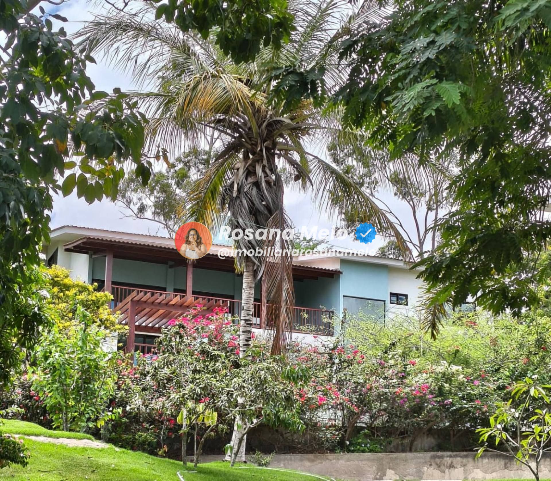 Cond. Gravatá Country, casa reformada, 385m², varanda panorâmica, 5 suítes (2 suítes master), 6 vagas, lazer completo, Gravatá.