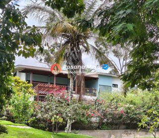 Cond. Gravatá Country, casa reformada, 385m², varanda panorâmica, 5 suítes (2 suítes master), 6 vagas, lazer completo, Gravatá.
