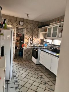 Apartamento 230m², varanda, sala para 3 ambientes, 4 quartos (2 suítes), 4 vagas cobertas, lazer completo em Boa Viagem - Edf. Natália Dias