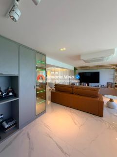 Apartamento à beira-mar, porteira fechada, à venda com 180m², 3 quartos (2 suítes), Edf. Saint Just, em Boa Viagem