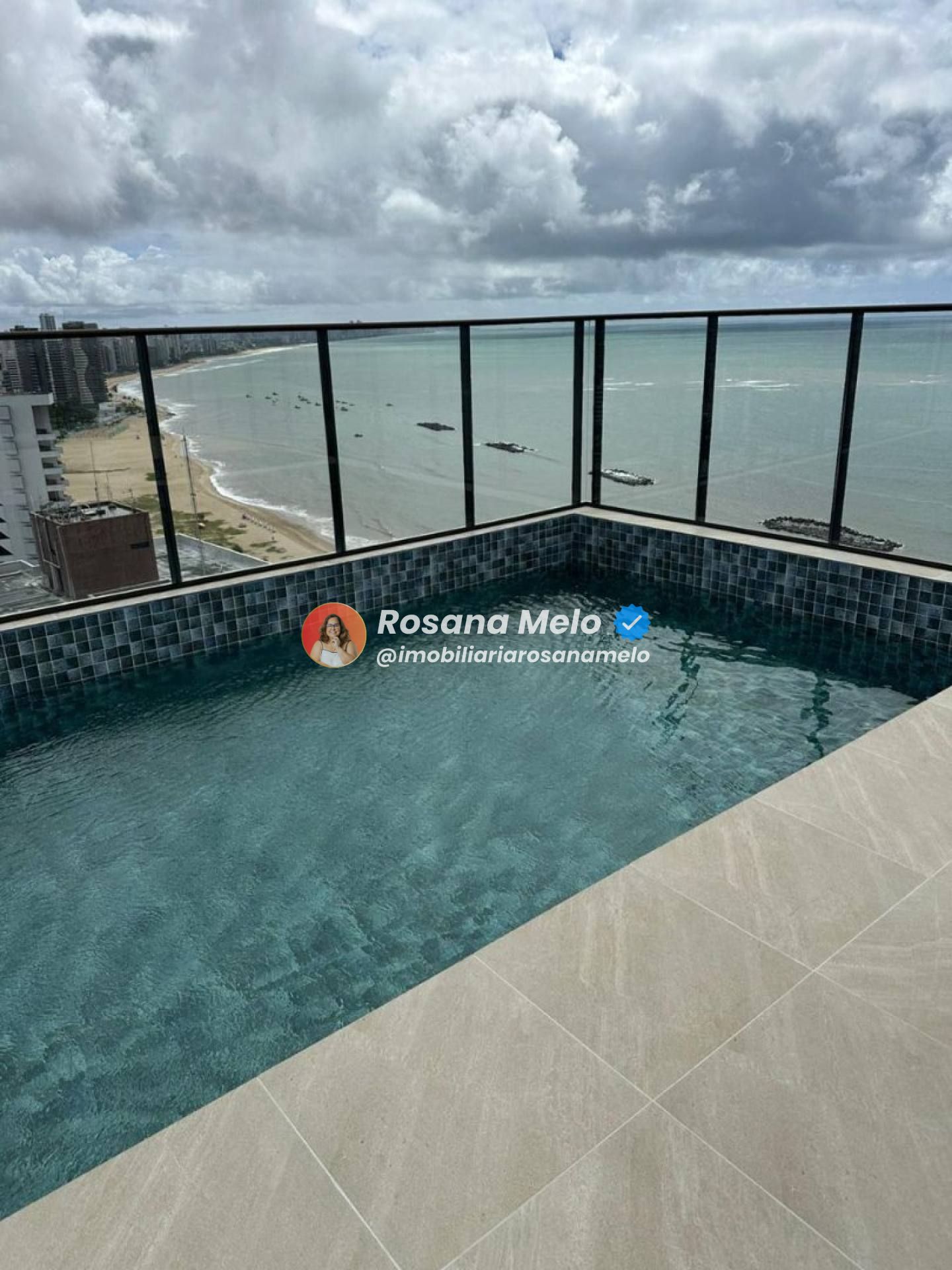 Apartamento no Studio Candeias,mobiliado,vista mar,1 vaga.