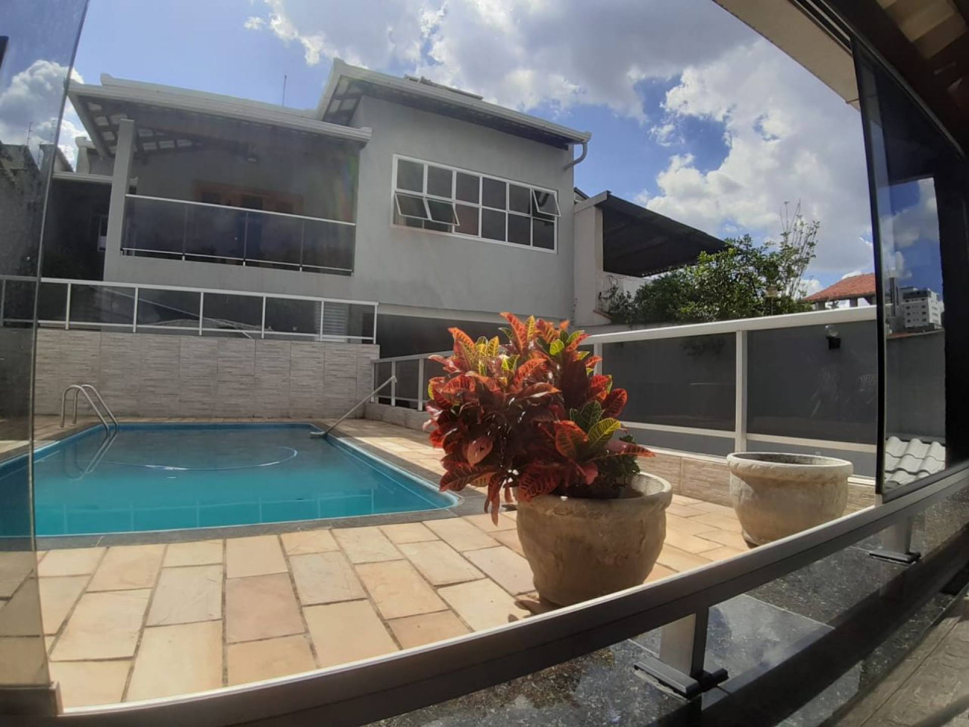 Linda casa em alto padrão Para Vender com 04 quartos 03 suítes no bairro Santa Cruz Industrial em Contagem