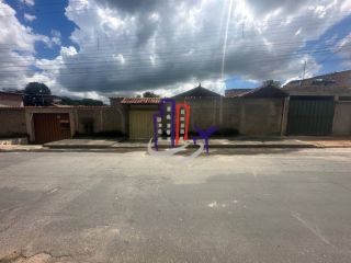 Casa com lote de 720m no bairro Praia em Contagem