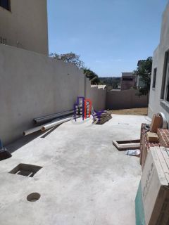 Casa Para Vender com 03 quartos 01 suítes no bairro Tropical em Contagem