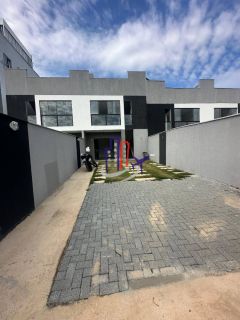 Casa Com área Privativa com 03 quartos 01 suíte no bairro Xangri-lá em Contagem