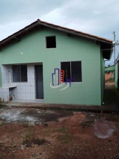 Casa Para Vender com 02 quartos no bairro Planalto em Mateus Leme
