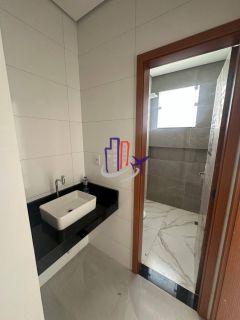 Casa Para Vender com 03 quartos 01 suítes no bairro Xangri-lá em Contagem