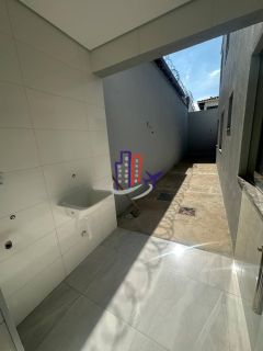 Casa Para Vender com 03 quartos 01 suítes no bairro Xangri-lá em Contagem