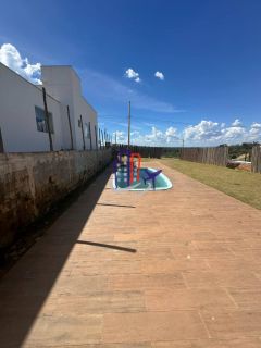 Casa de Condomínio Para Vender com 03 quartos 01 suíte no bairro Portal Serra Azul em Mateus Leme