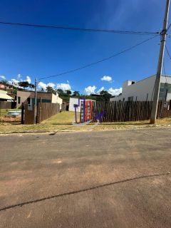 Casa de Condomínio Para Vender com 03 quartos 01 suíte no bairro Portal Serra Azul em Mateus Leme