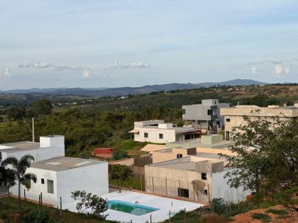 Casa de Condomínio Para Vender com 03 quartos 01 suíte no bairro Portal Serra Azul em Mateus Leme