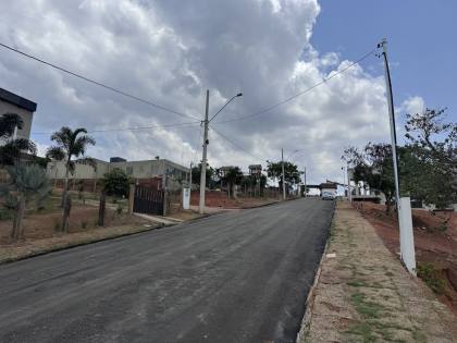 Casa de Condomínio Para Vender com 03 quartos 01 suíte no bairro Portal Serra Azul em Mateus Leme