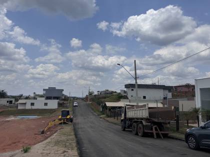 Casa de Condomínio Para Vender com 03 quartos 01 suíte no bairro Portal Serra Azul em Mateus Leme
