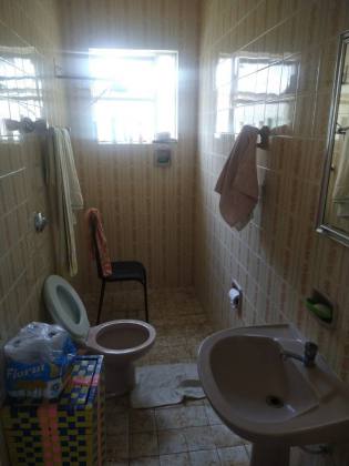 Casa com 02 lojas / 05 quartos 01 suíte no bairro Novo Eldorado em Contagem