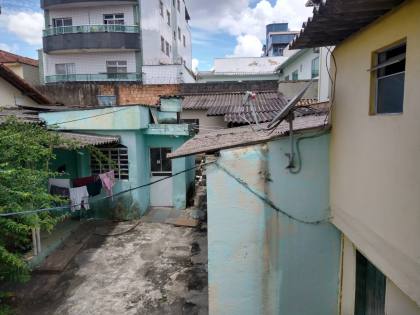 Casa com 02 lojas / 05 quartos 01 suíte no bairro Novo Eldorado em Contagem