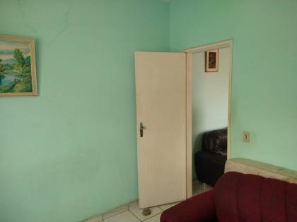 Casa com 02 lojas / 05 quartos 01 suíte no bairro Novo Eldorado em Contagem