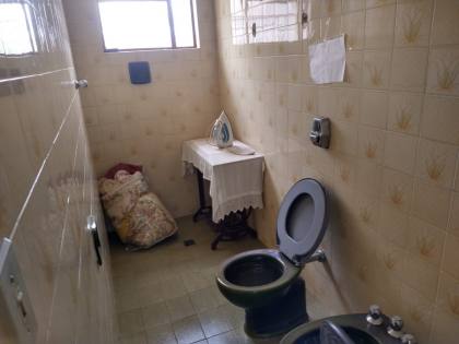 Casa com 02 lojas / 05 quartos 01 suíte no bairro Novo Eldorado em Contagem