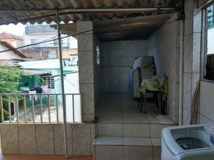 Casa com 02 lojas / 05 quartos 01 suíte no bairro Novo Eldorado em Contagem