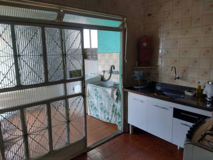 Casa com 02 lojas / 05 quartos 01 suíte no bairro Novo Eldorado em Contagem