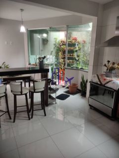 Casa Triplex Para Vender com 03 quartos 02 suítes no bairro Alvorada em Contagem