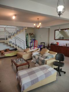 Casa Triplex Para Vender com 03 quartos 02 suítes no bairro Alvorada em Contagem