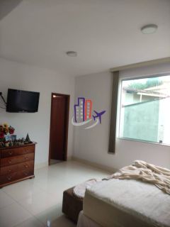 Casa Triplex Para Vender com 03 quartos 02 suítes no bairro Alvorada em Contagem