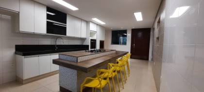 Casa De Alto Padrão  04 quartos 03 suítes no bairro Quintas São José em Esmeraldas