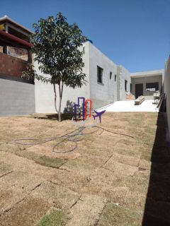 Casa Para Vender com 03 quartos 01 suítes no bairro Tropical em Contagem