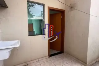 Casa Para Vender com 02 quartos no bairro Londrina em Mateus Leme