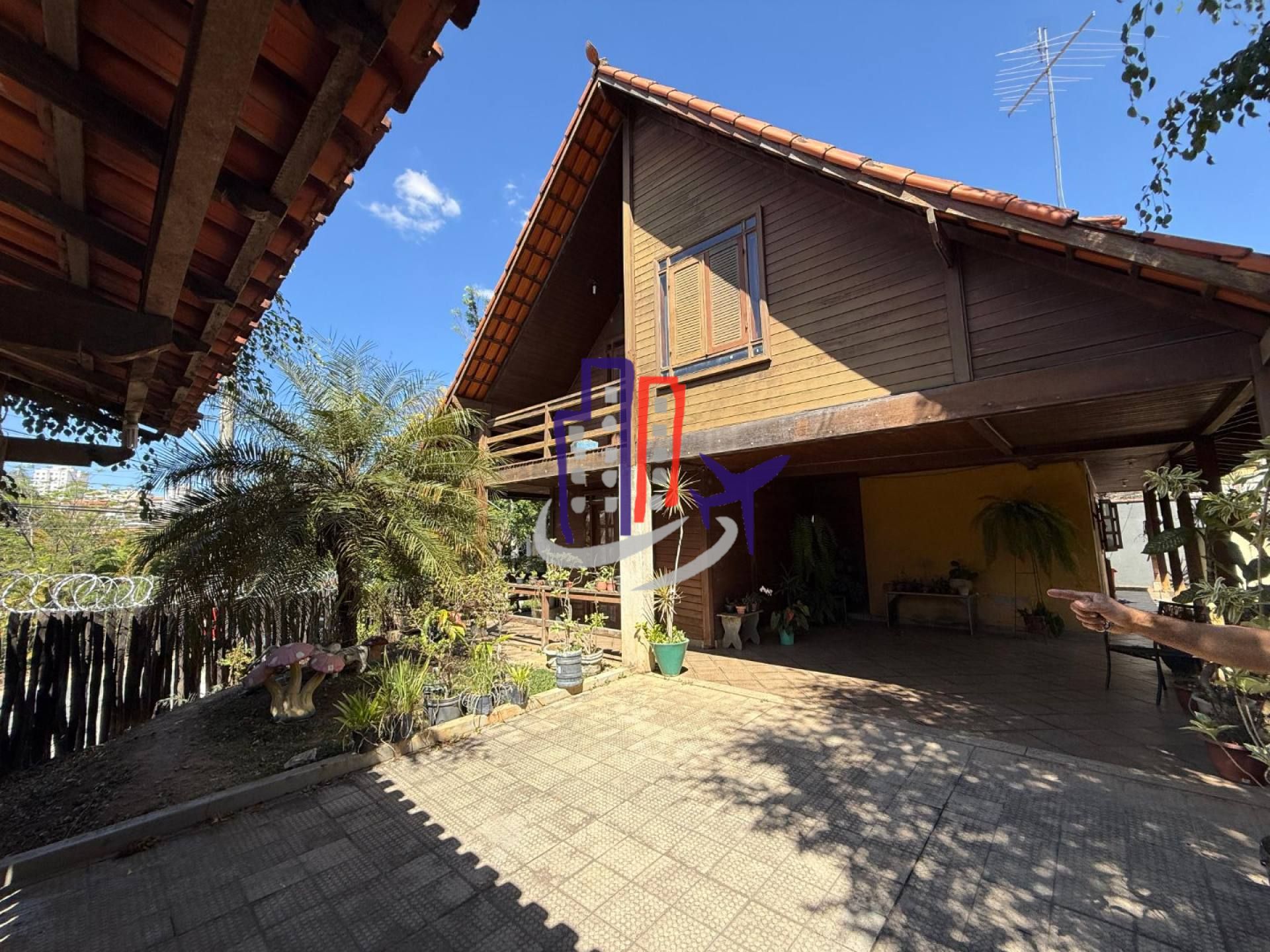 Casa Para Vender com 03 quartos 02 suítes no bairro Centro em Contagem