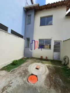 Casa Para Vender com 02 quartos no bairro Santa Cecília em Esmeraldas