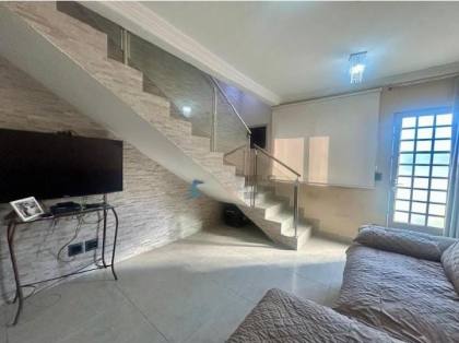Casa Para Vender com 03 quartos 01 suíte no bairro Alvorada/Centro em Contagem