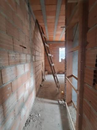 Casa Para Vender com 03 quartos 01 suítes no bairro Tropical em Contagem