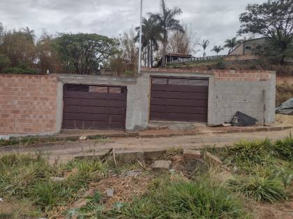 Casa Para Vender com 03 quartos 01 suítes no bairro Tropical em Contagem