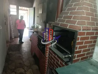 Casa Para Vender com 03 quartos no bairro Jardim Montreal em Ibirité