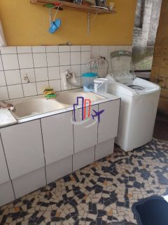 Casa Para Vender com 05 quartos no bairro Coqueiros em Belo Horizonte