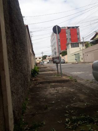 Casa Para Vender com 4 quartos no bairro Jardim Vera Cruz/Riacho em Contagem