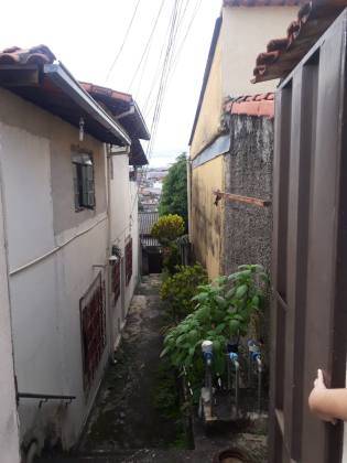Casa Para Vender com 4 quartos no bairro Jardim Vera Cruz/Riacho em Contagem