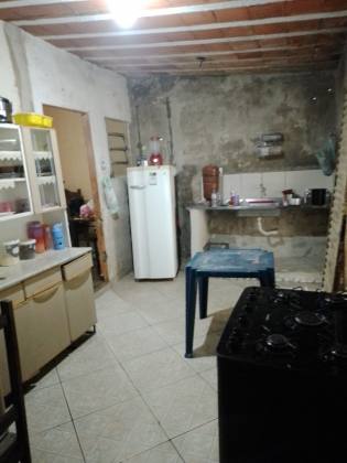 Casa Para Vender com 02 quartos no bairro Brumado em Pitangui
