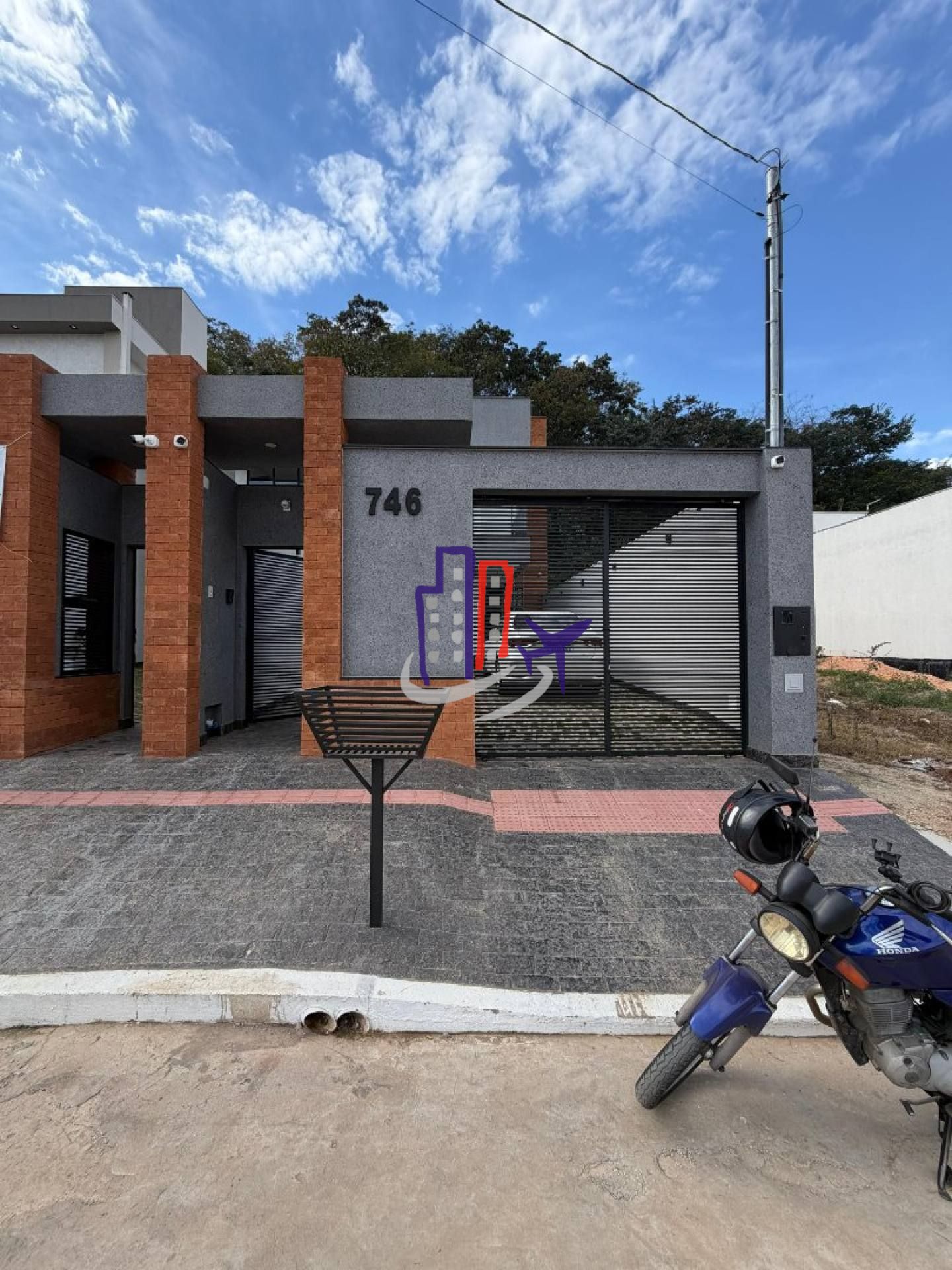 Casa Para Vender com 03 quartos no bairro Guarujá Mansões em Betim