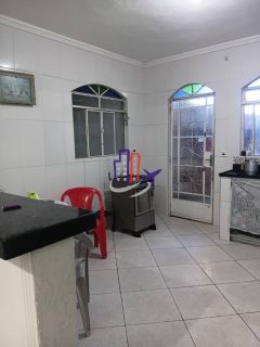 Casa Para Vender com 03 quartos 01 suíte no bairro Tropical em Contagem