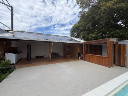 Casa Para Vender com 03 quartos 01 suítes no bairro Tropical em Contagem