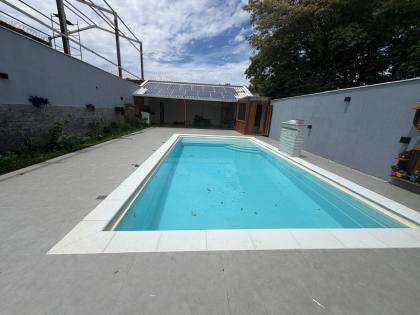 Casa Para Vender com 03 quartos 01 suítes no bairro Tropical em Contagem