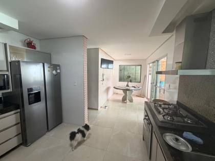 Casa Para Vender com 03 quartos 01 suítes no bairro Tropical em Contagem